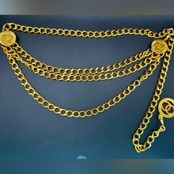 ‼️FINAL PRICE‼️LOT 414 24K gold plated Chanel runway belt 1981 - Picture 1 of 17